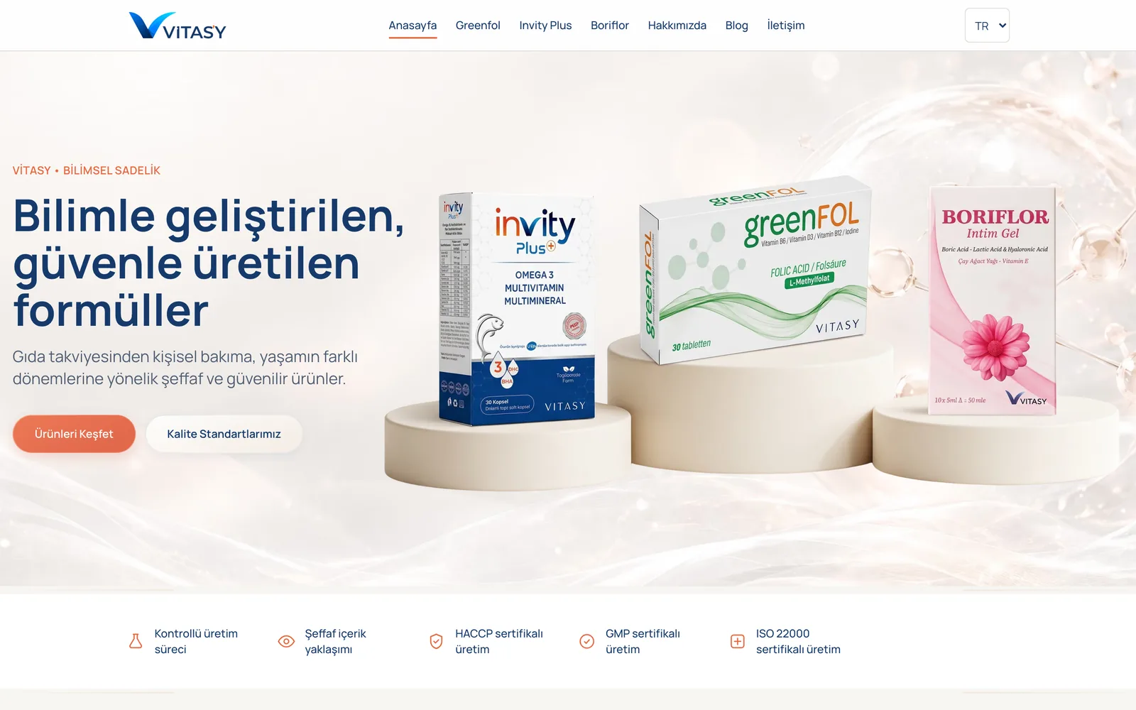 Home page of the new Vitasy site: three products on light plinths under the headline "Bilimle geliştirilen, güvenle üretilen formüller".
